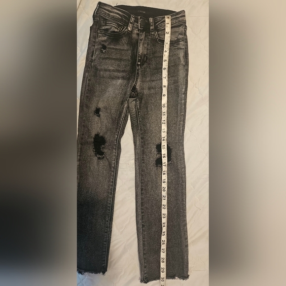❤️Joe's  Jean Size 8 Distressed Cut-off 🩷 - Picture 7 of 11